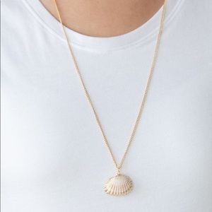 Seashell long necklace